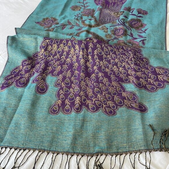 Beautiful tapestry peacock scarf wrap - Picture 3 of 4